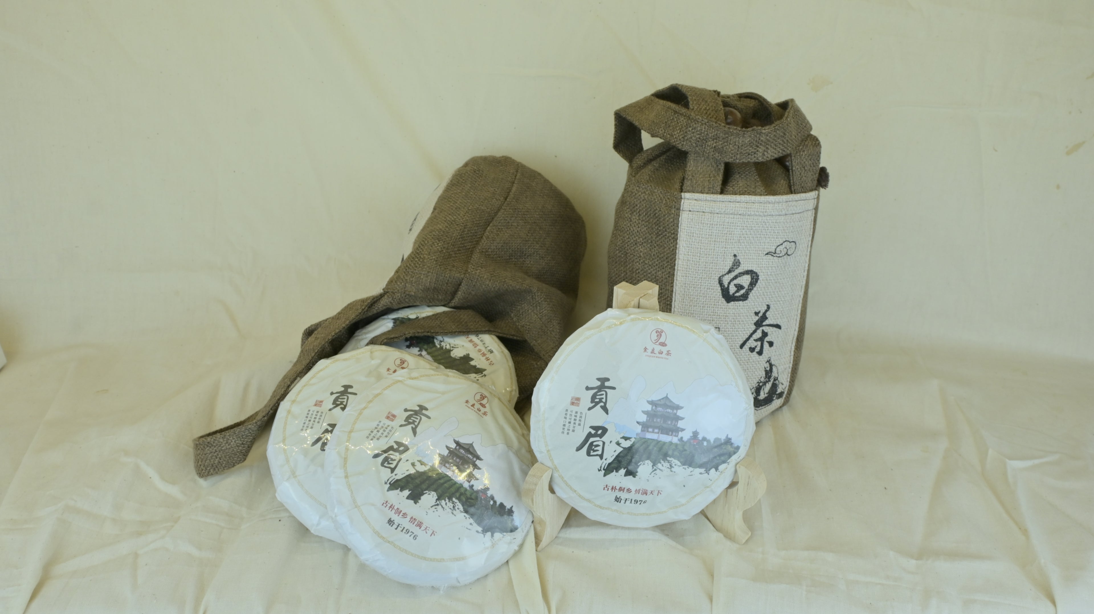 Old white tea, cake-shaped, exquisite cloth bag, containing 7 tea cakes, 840g