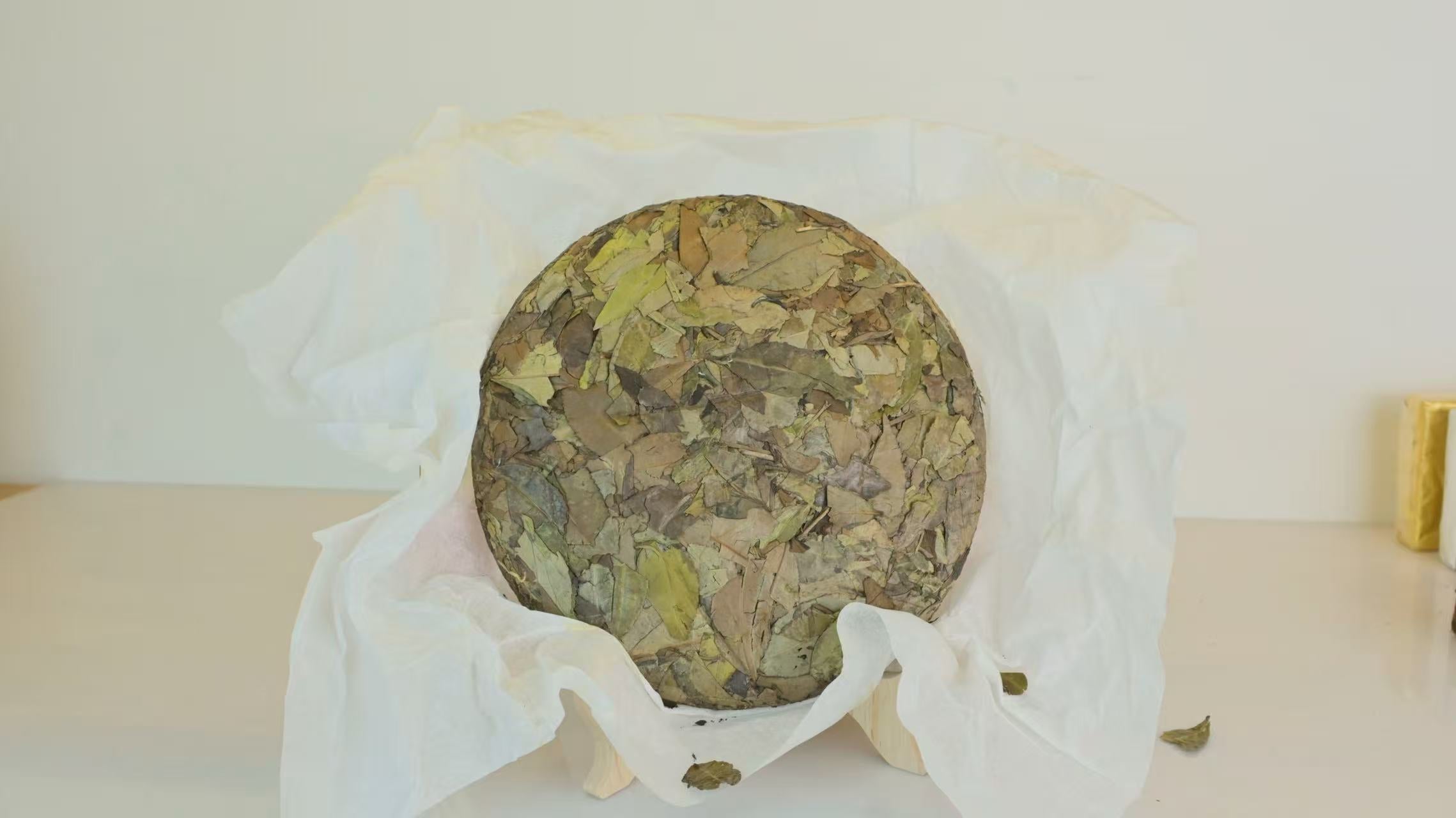 Old white tea, cake, 370g