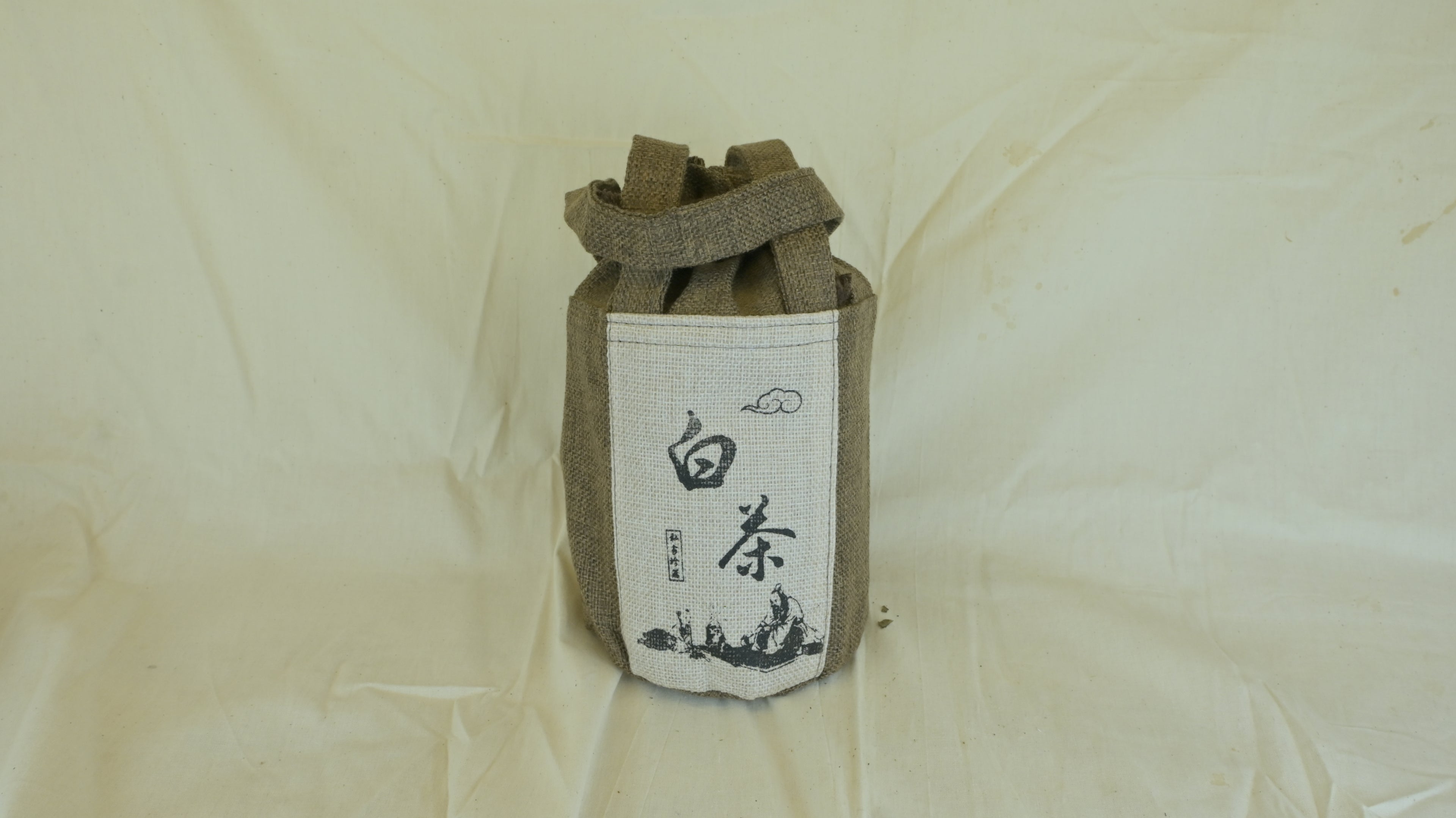 Old white tea, cake-shaped, exquisite cloth bag, containing 7 tea cakes, 840g